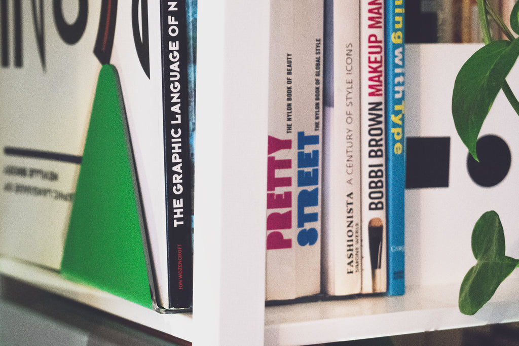 Heavy-duty bookend - B E N T